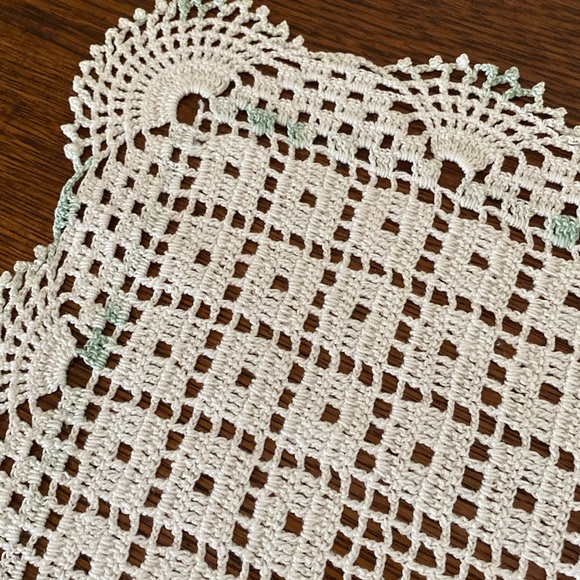 VTG Handmade Crochet Doilies Set of 4 - Picture 6 of 9